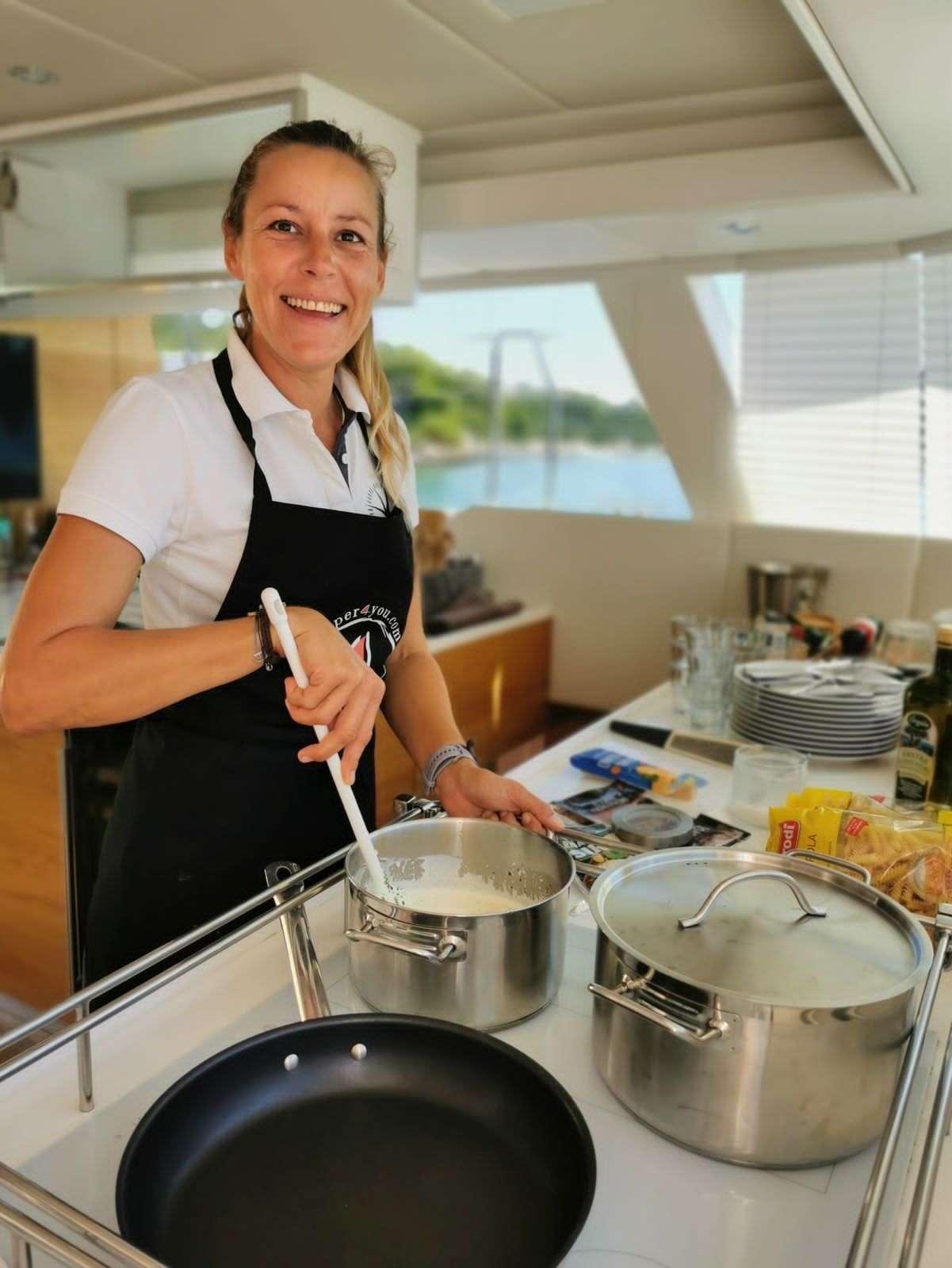 Cook/Hostess Una Rogulja