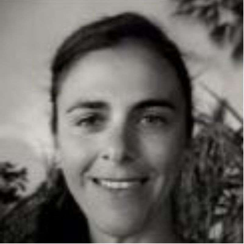 Yael Fhal, Chef/Stewardess