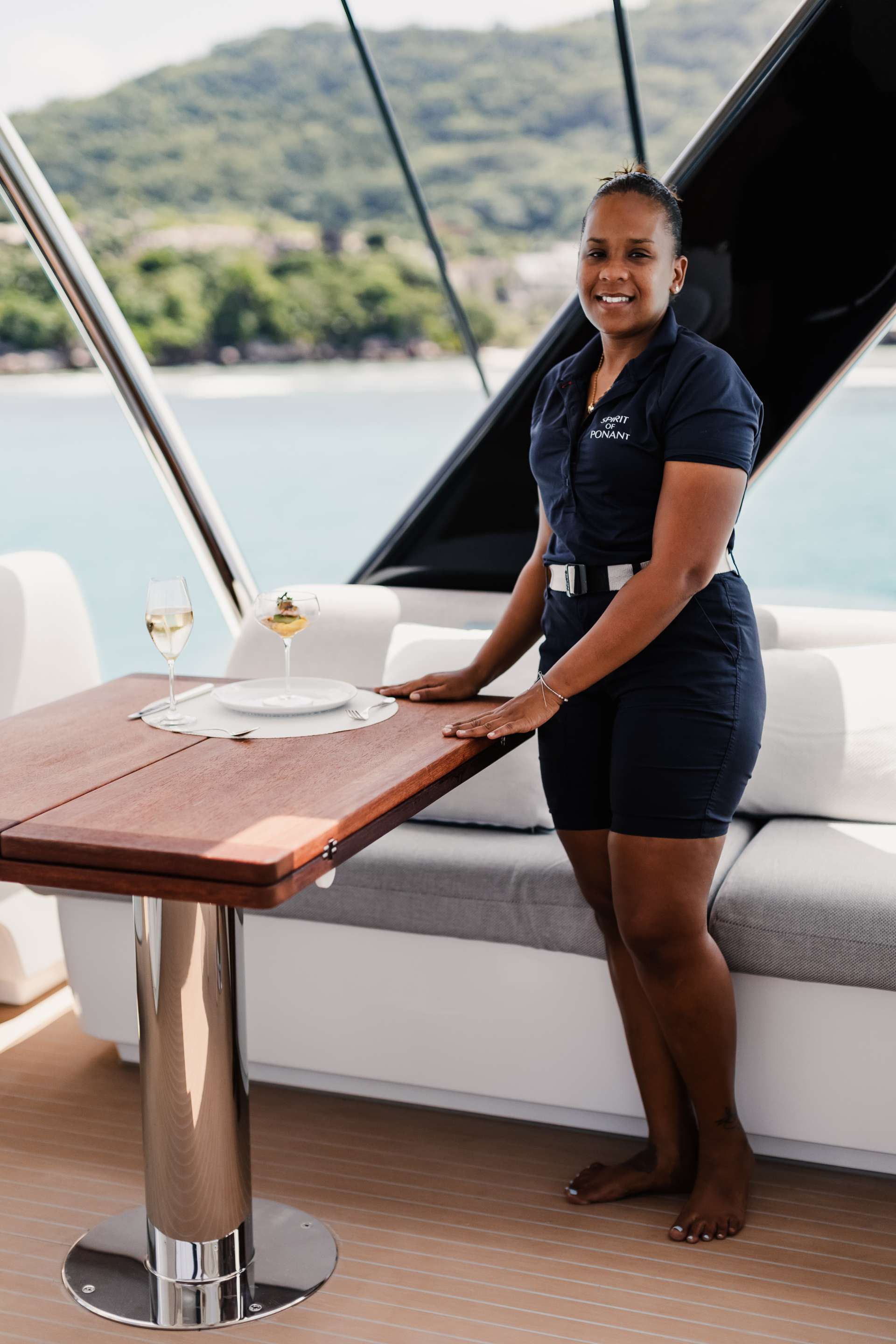 Murcianne Mondon, Hostess