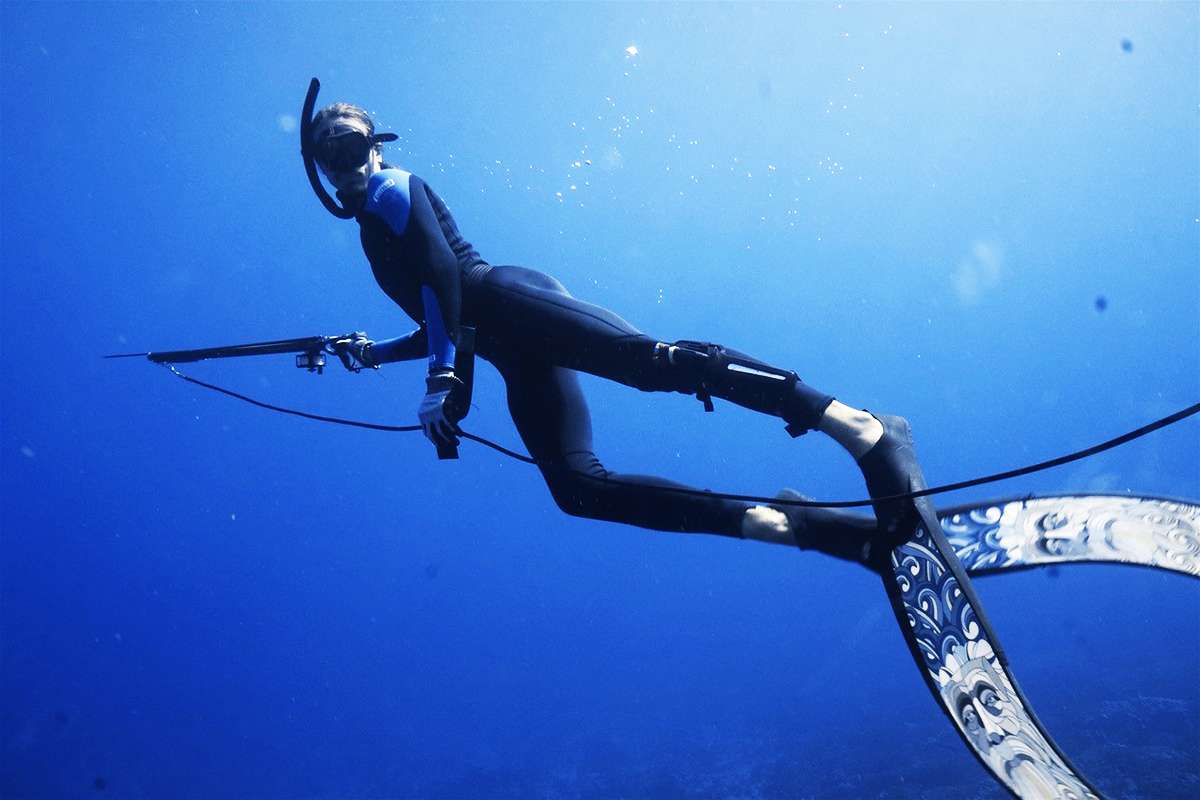 Crew Spearfishing for your dinner!