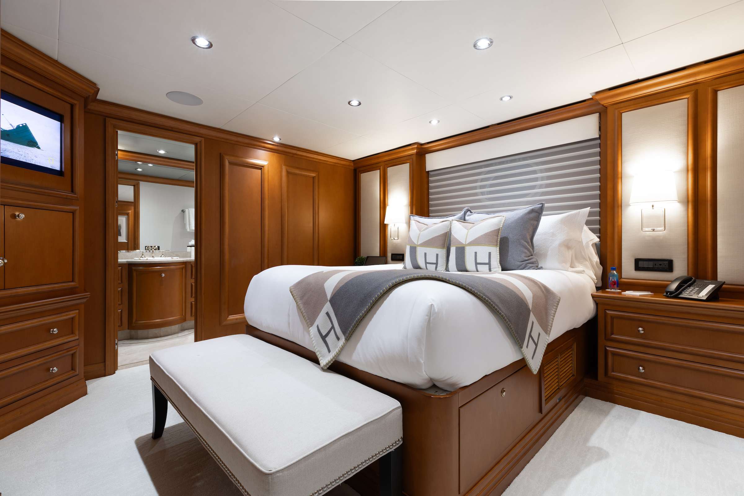 Thumbnail yachtPic10