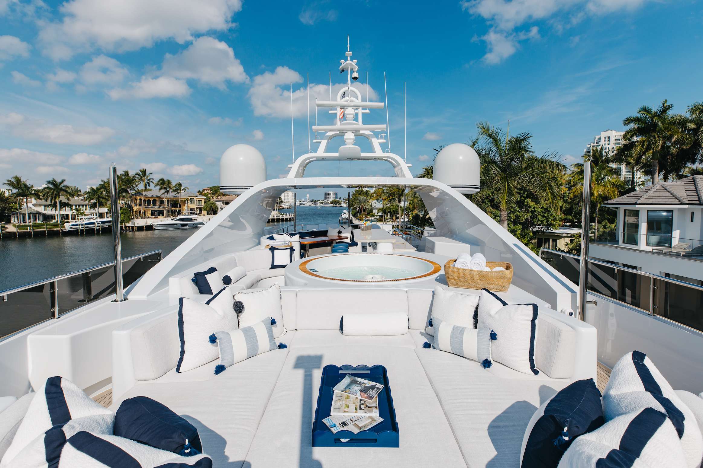 Thumbnail yachtPic18