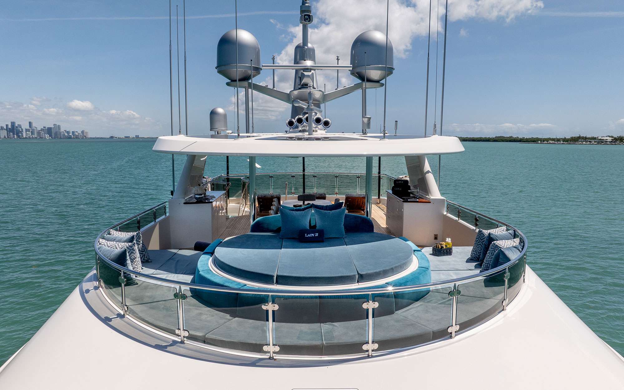 Thumbnail yachtPic18