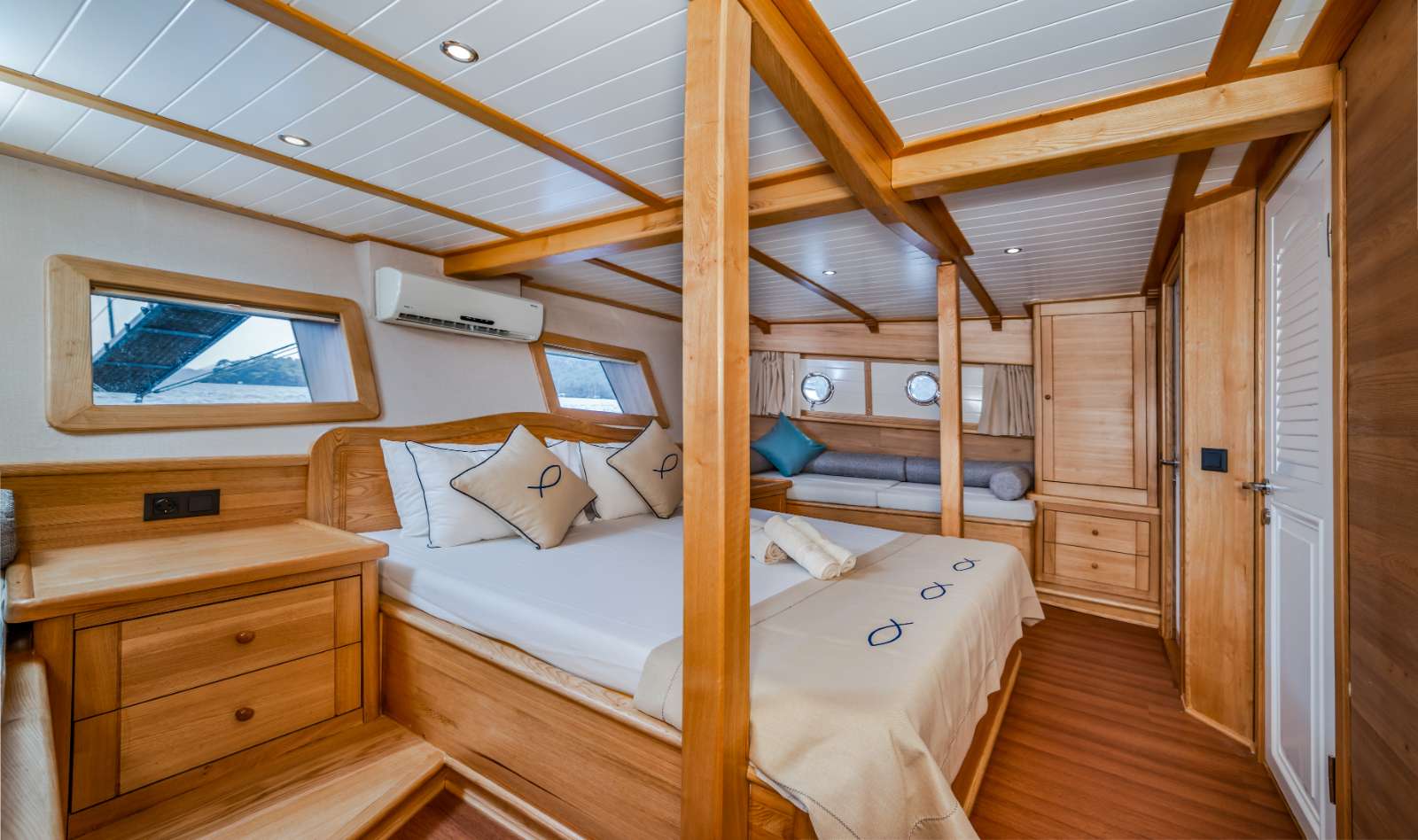 Yacht Photo
