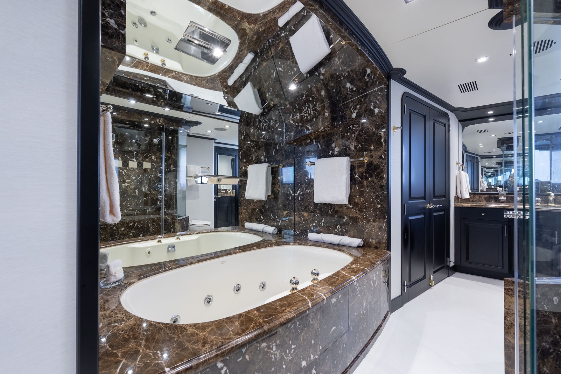 Yacht Image 19