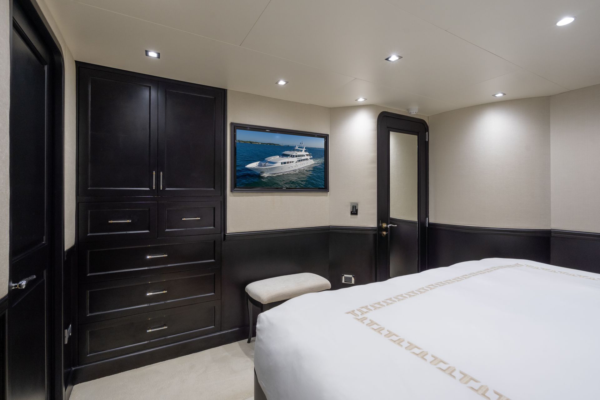 Yacht Image 32