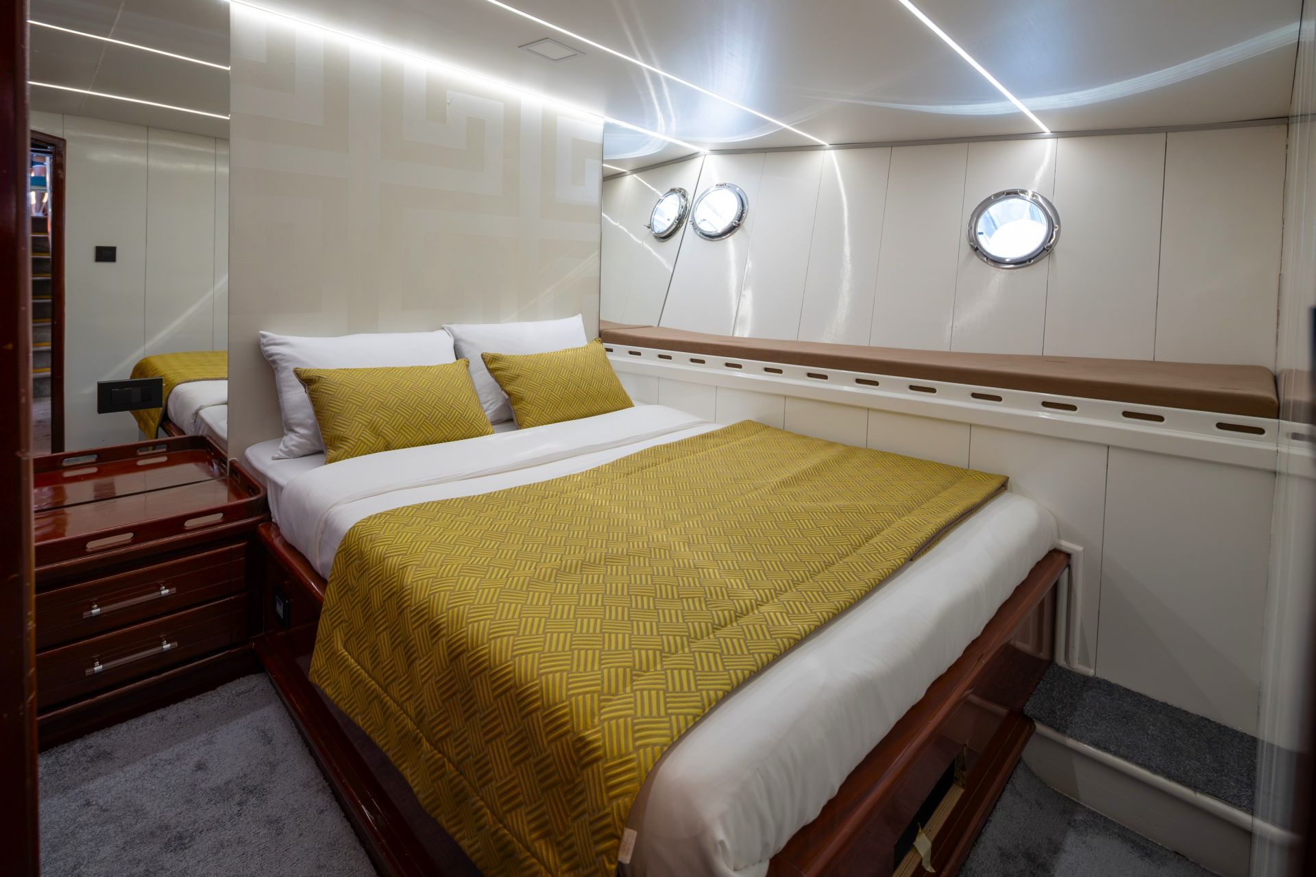 Yacht Image 30