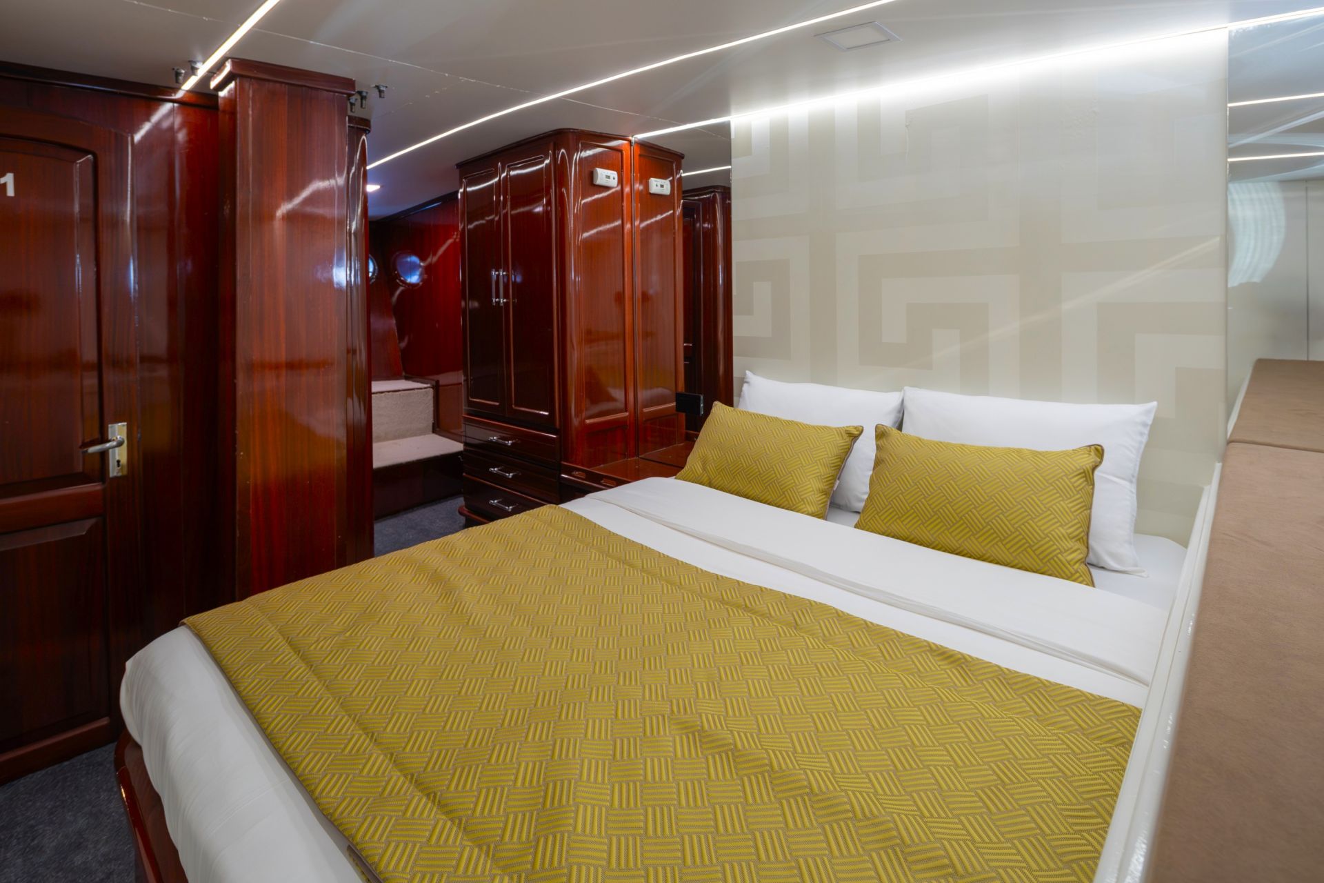 Yacht Image 31