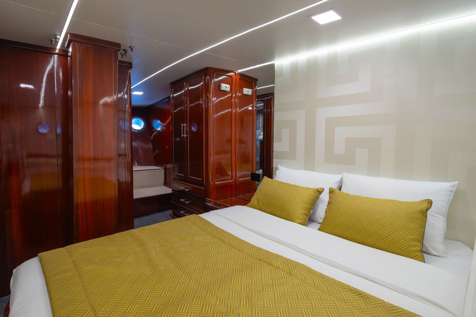 Yacht Image 32