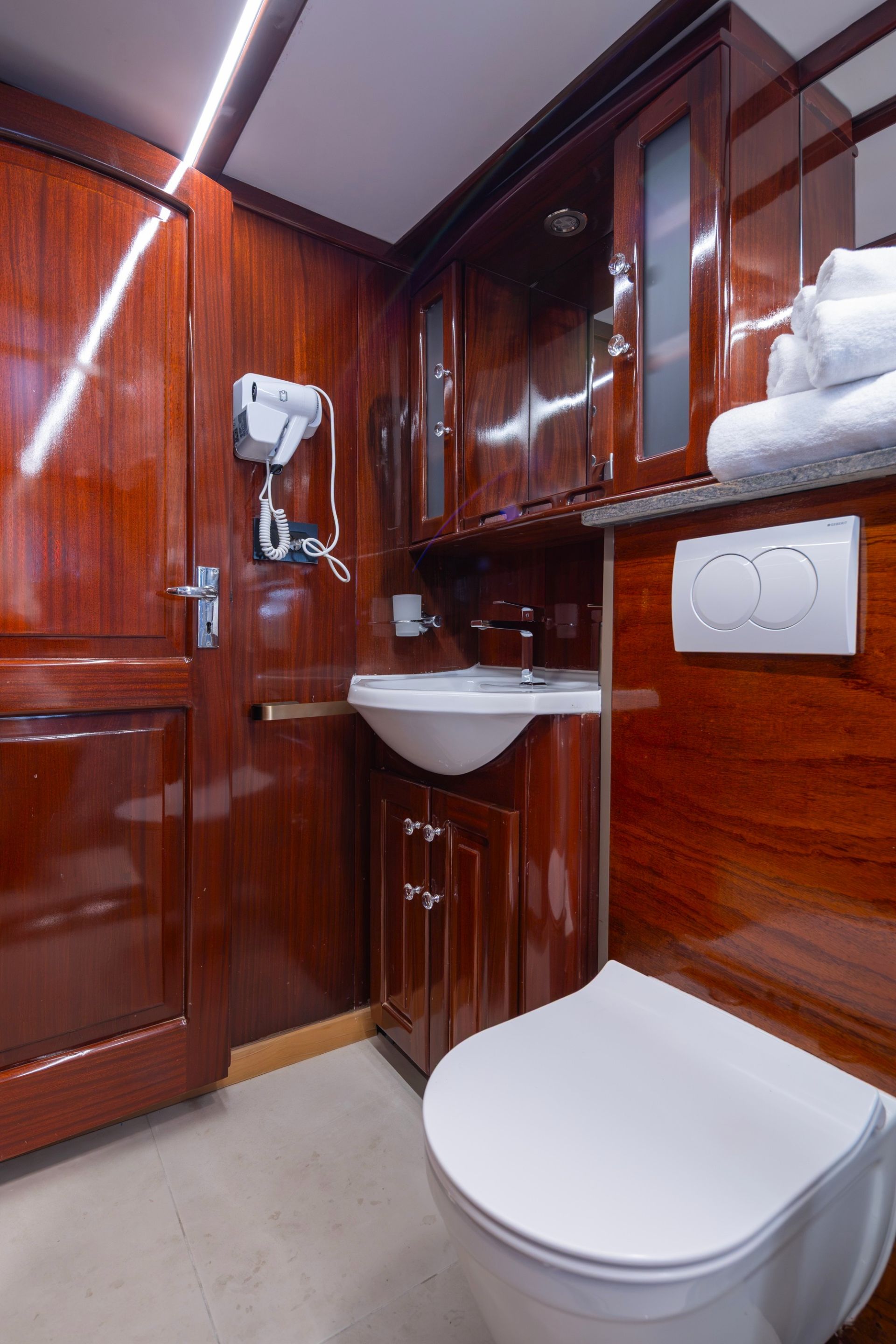 Yacht Image 34
