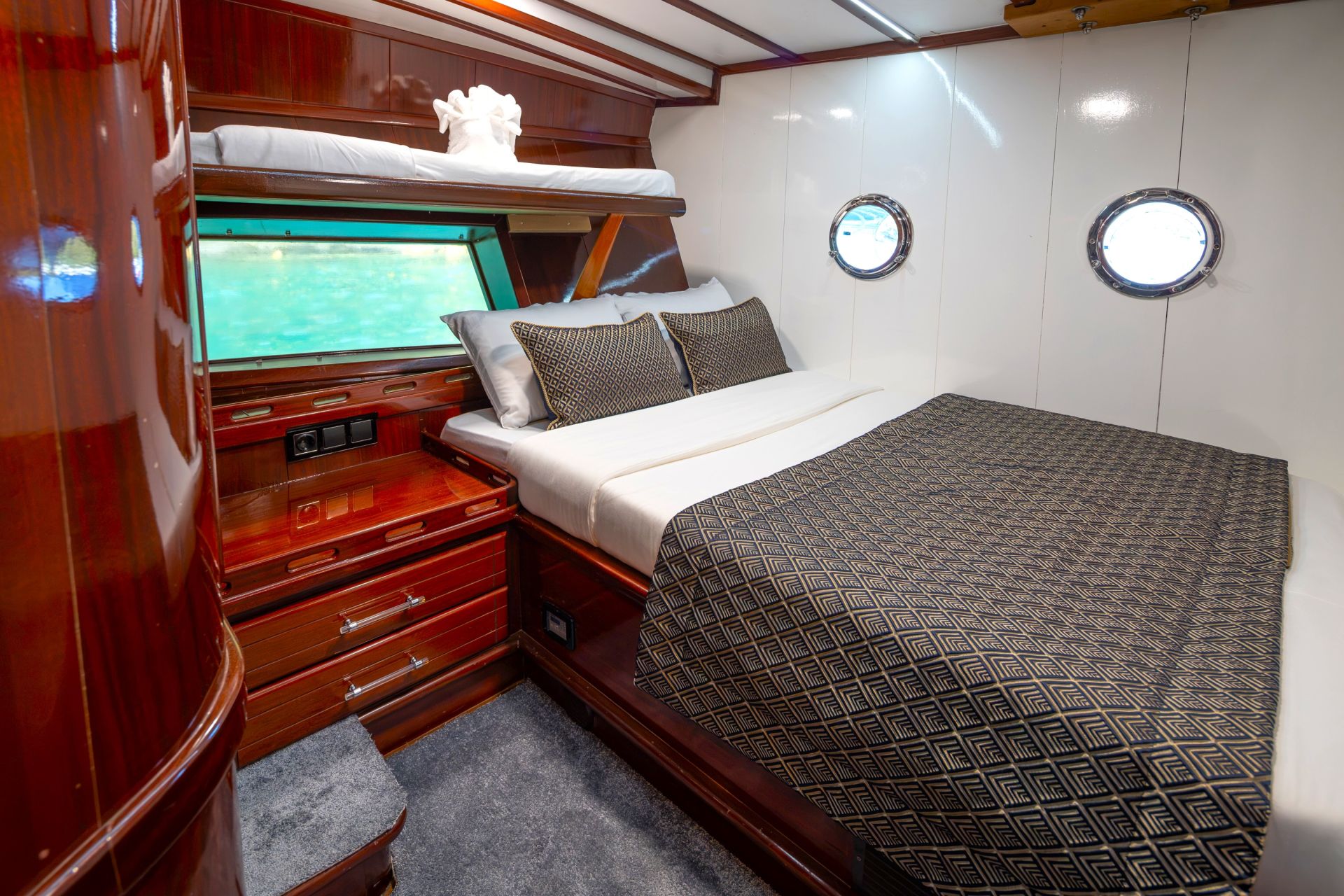 Yacht Image 37