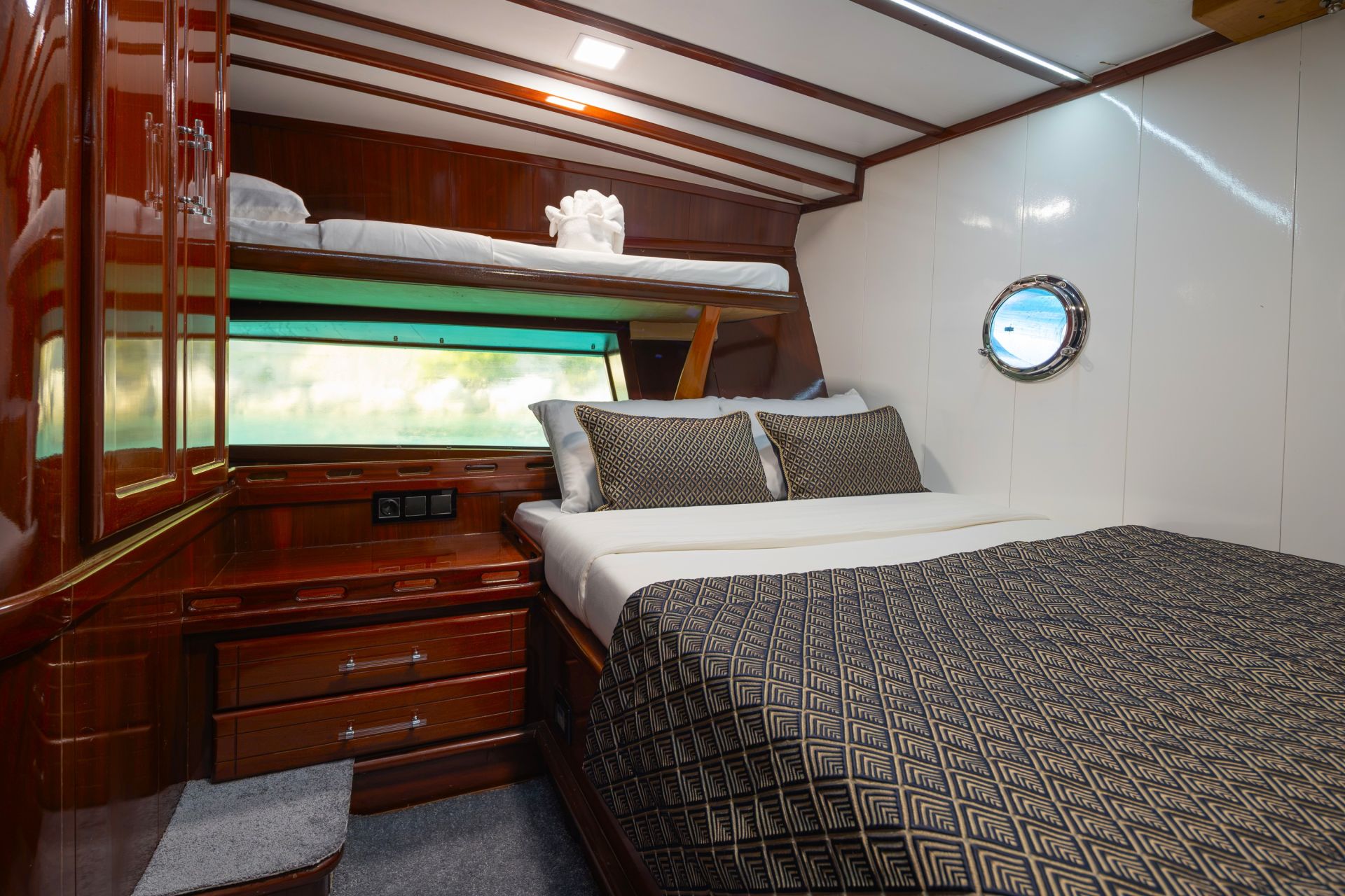 Yacht Image 38