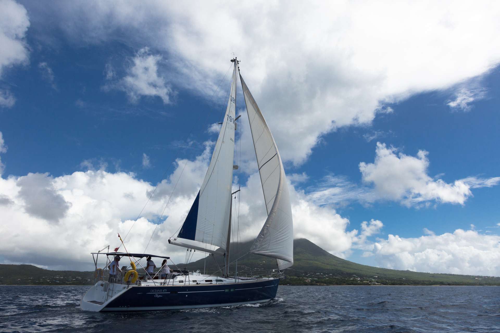 Yacht HALF TIDY