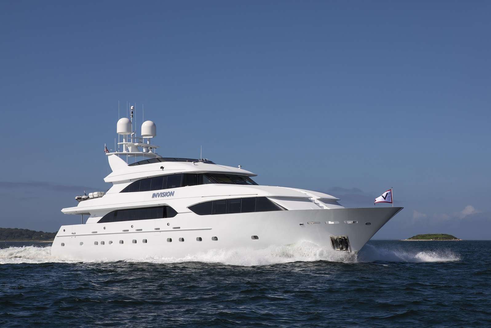 Yacht INVISION
