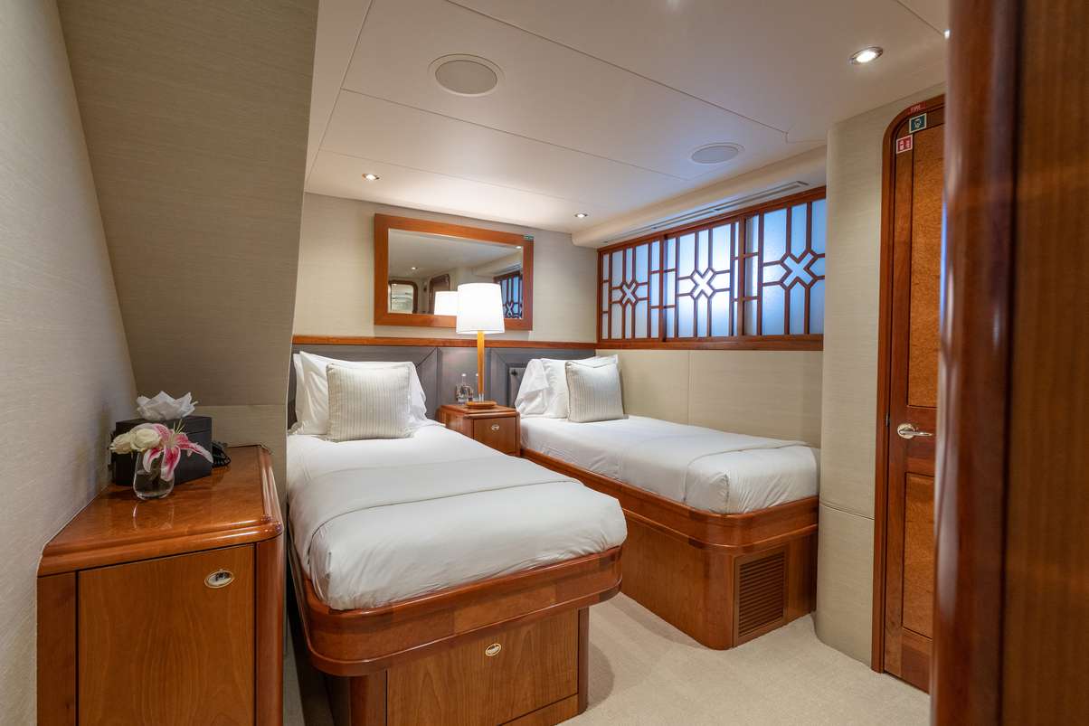 Thumbnail yachtPic9