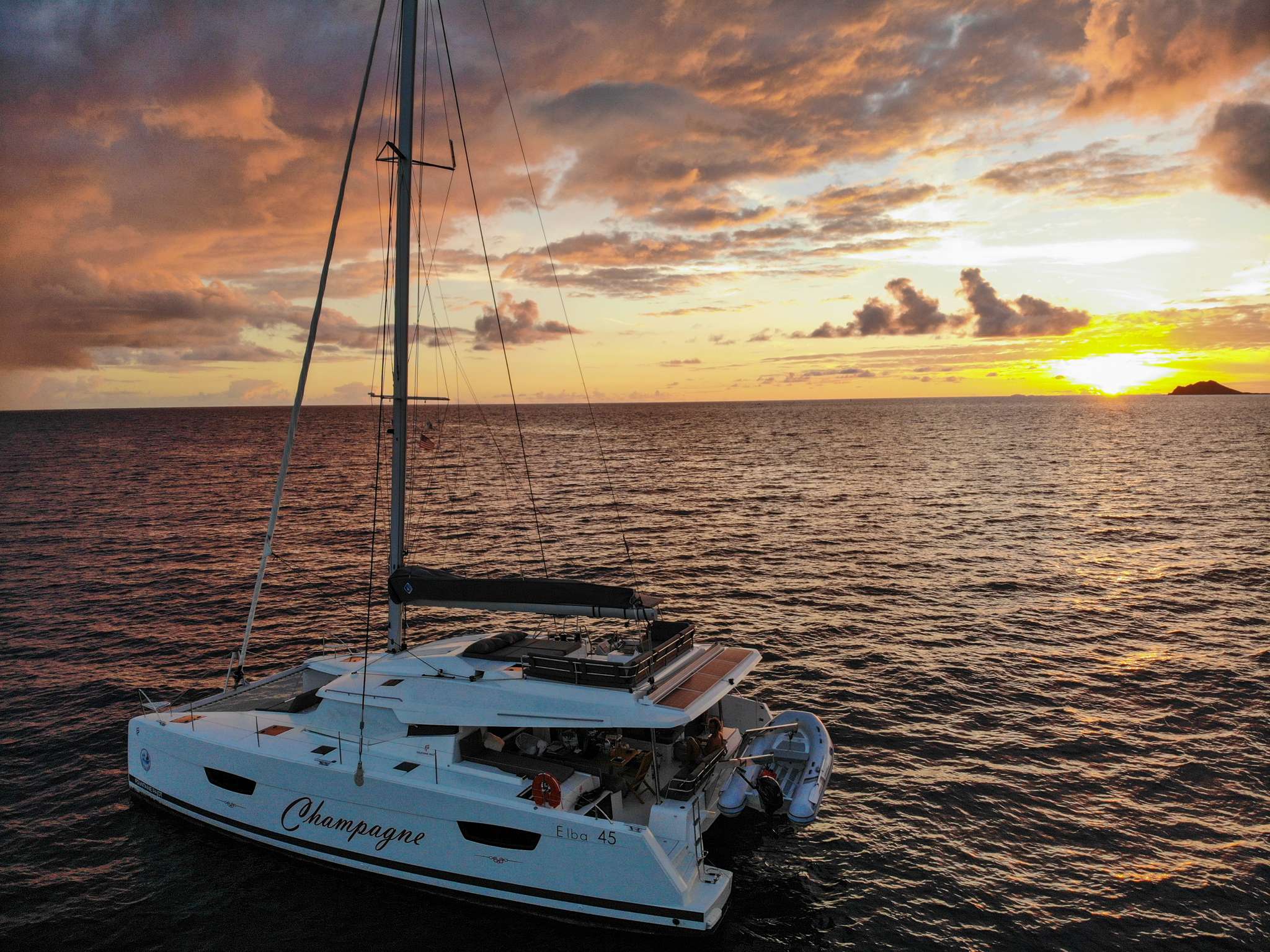 Yacht CHAMPAGNE
