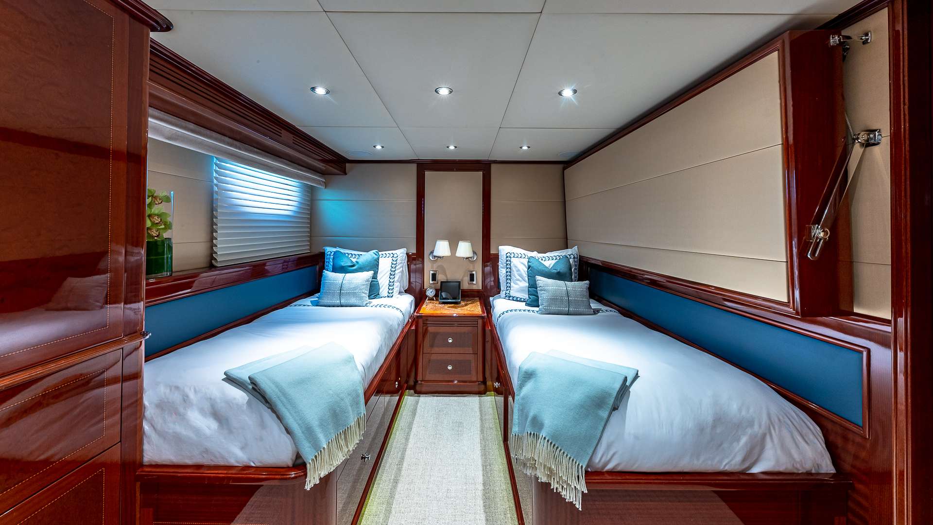 Thumbnail yachtPic12