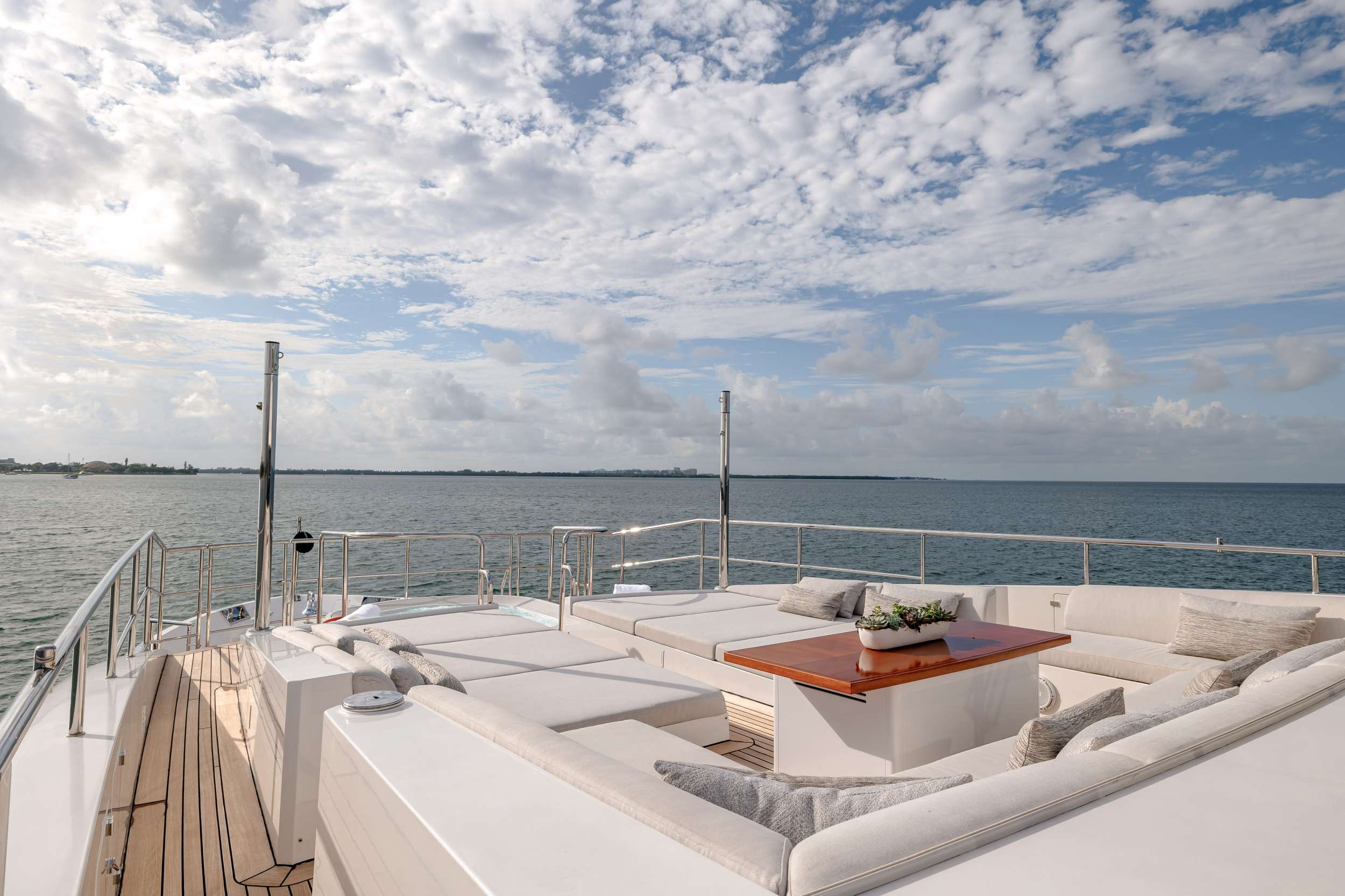 Thumbnail yachtPic13