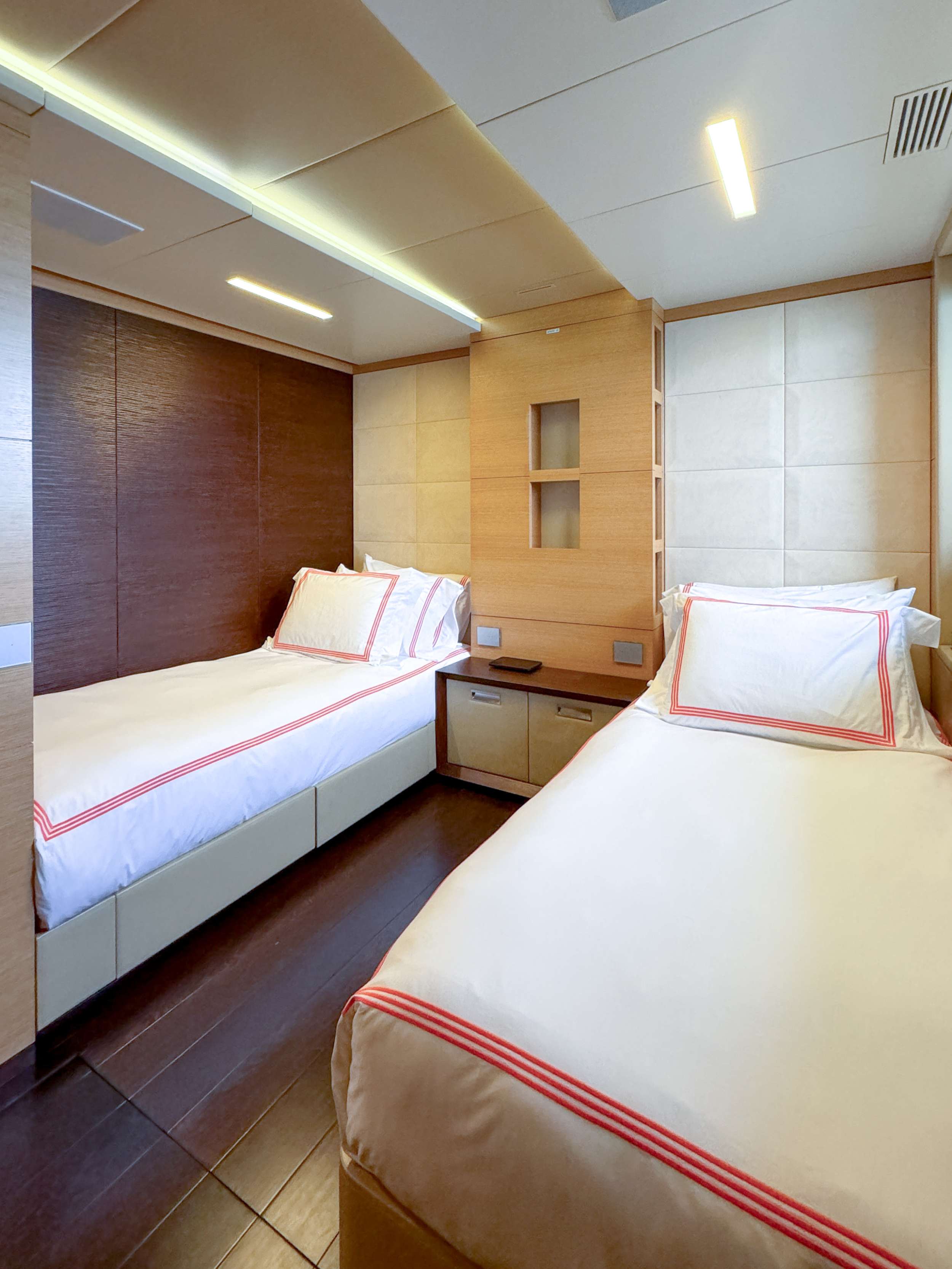 Thumbnail yachtPic9