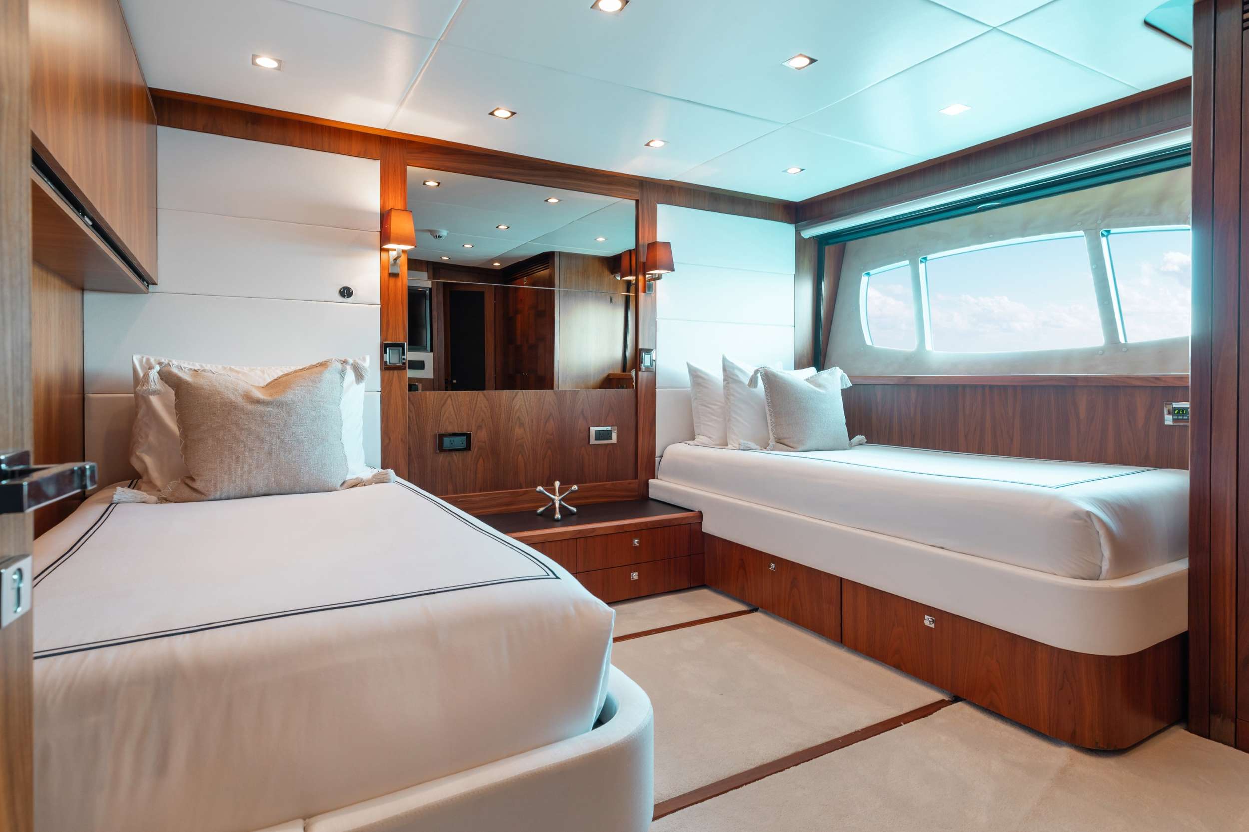Thumbnail yachtPic13