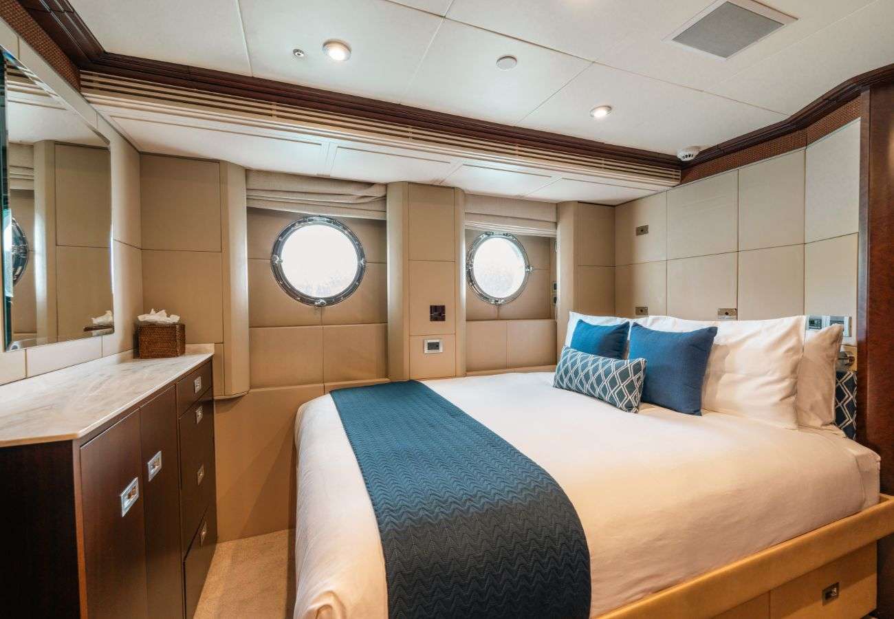 Thumbnail yachtPic14