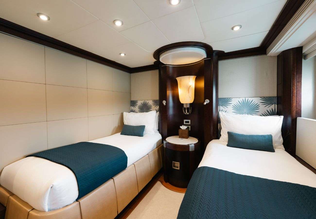 Thumbnail yachtPic15
