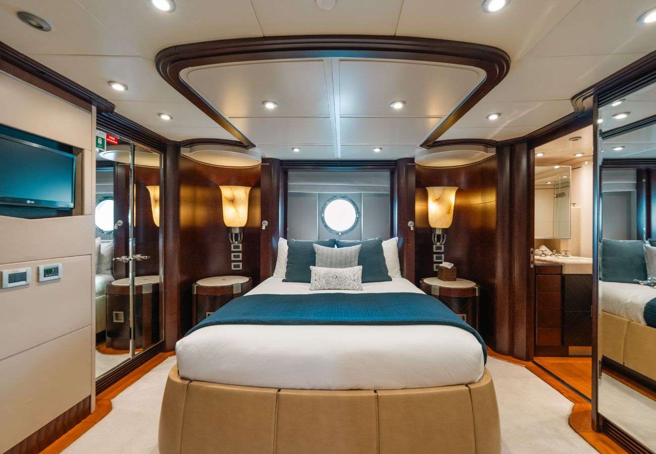 Thumbnail yachtPic9