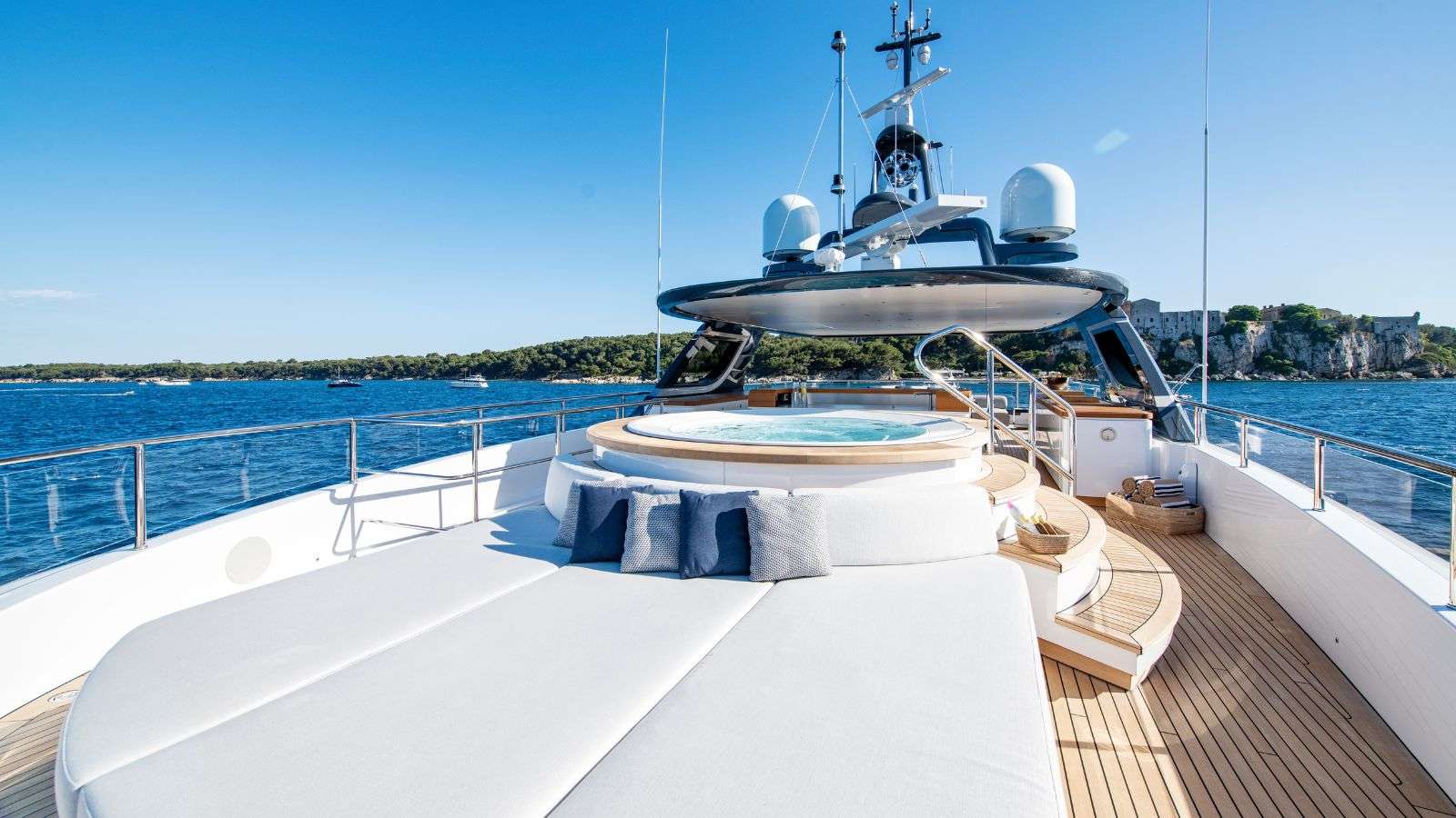 Thumbnail yachtPic13