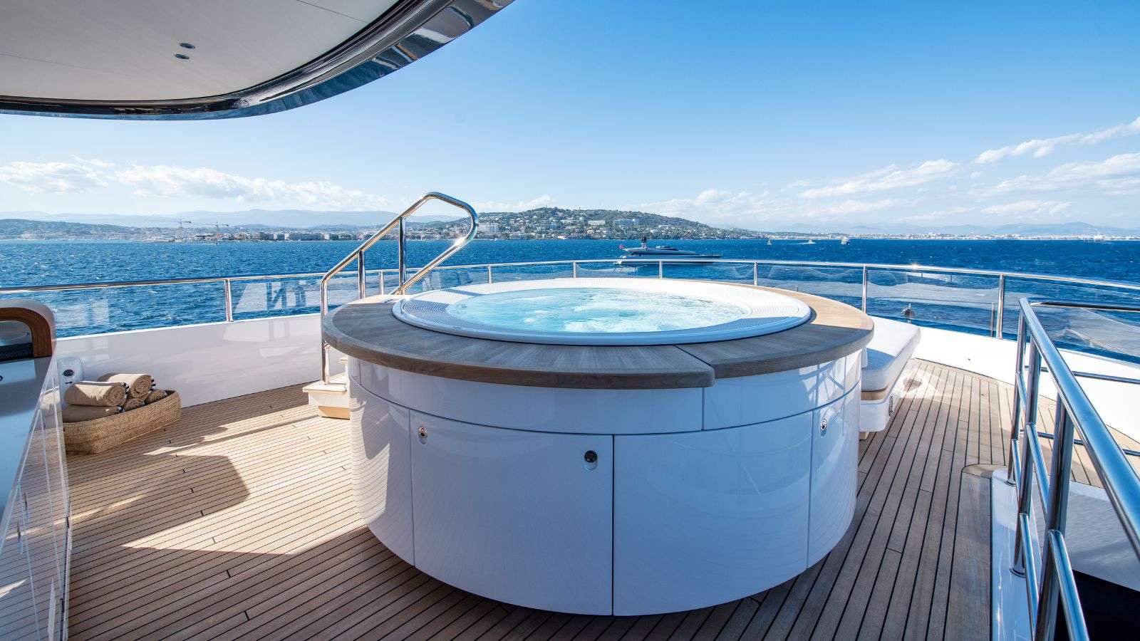 Thumbnail yachtPic14