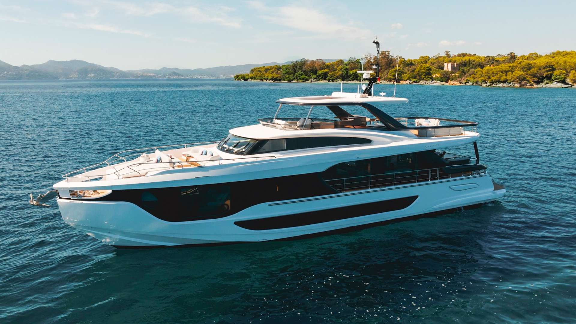 Yacht Photo