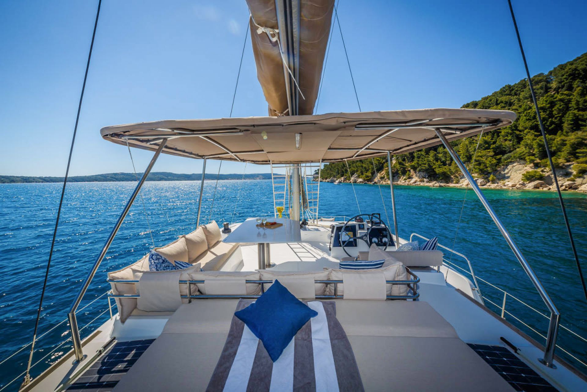 SEA SEÑORITA charter catamaran photo 2