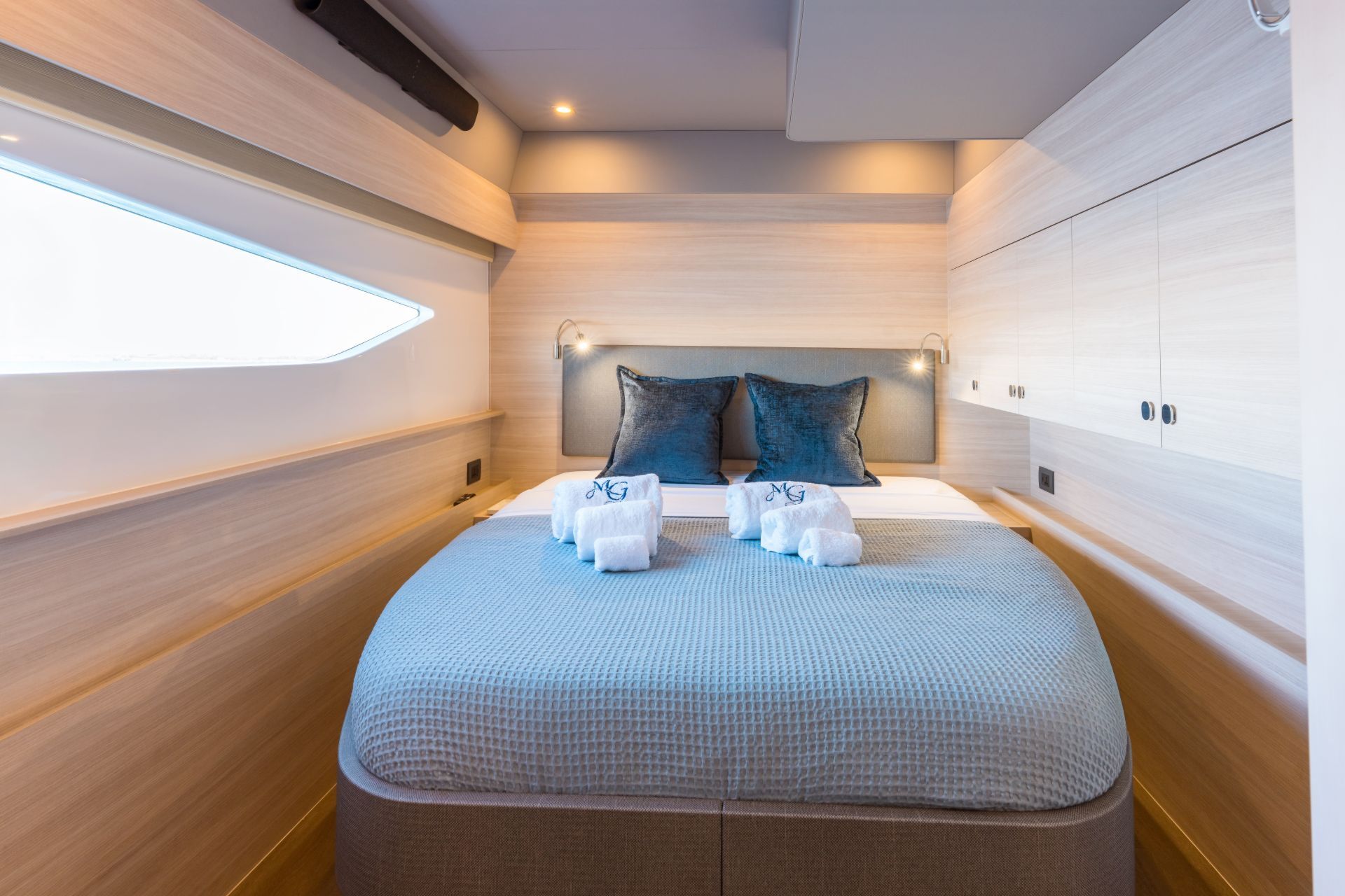 Yacht Image 13