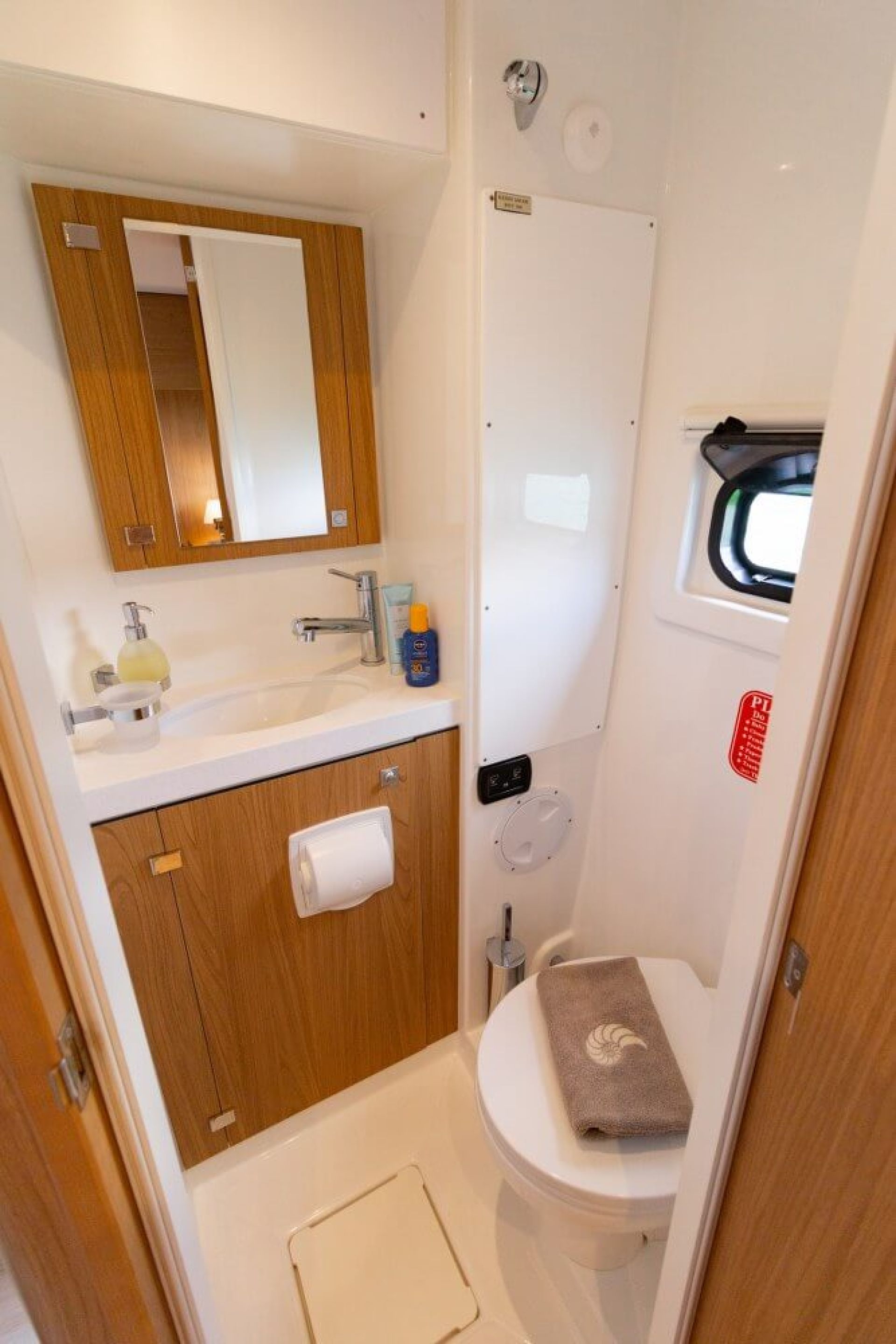 Yacht Image 14